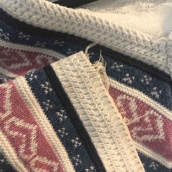 Vintage V-Neck Sweater with Heart Shaped Cable Knit Pattern - Picture 3 of 4